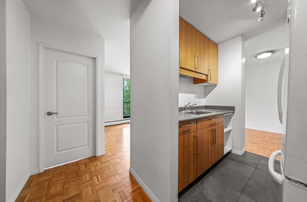 402 1330 HARWOOD STREET, Vancouver BC V7V 1K9, Vancouver BC — Residential for Sale — Photo 9 of 39