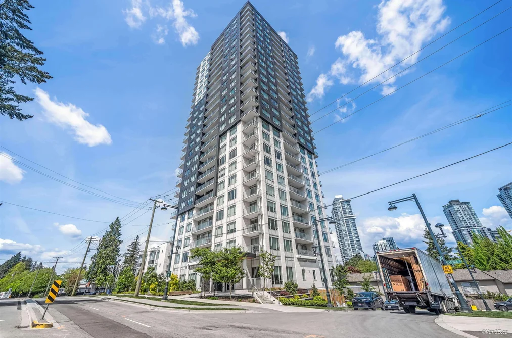 Condo for sale at 402 13359 Old Yale Road Street Surrey British Columbia - MLS: R3083756