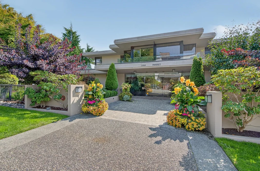 Condo for sale at 402 15050 Prospect Avenue White Rock British Columbia - MLS: R3115407