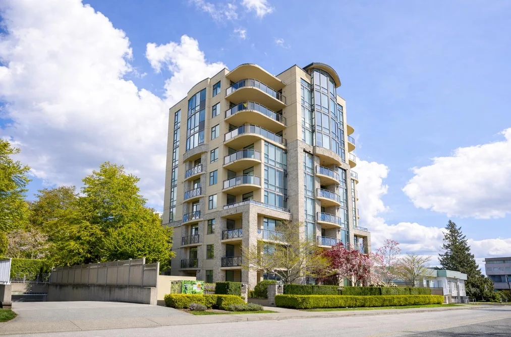 Condo for sale at 402 15445 Vine Avenue White Rock British Columbia - MLS: R3128071