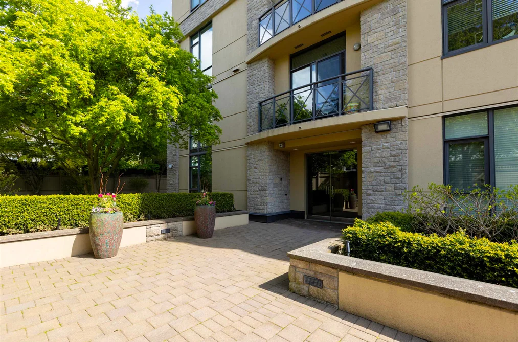 402 15445 VINE AVENUE, White Rock BC V4B 2T3, White Rock BC — Residential for Sale - Photo 2