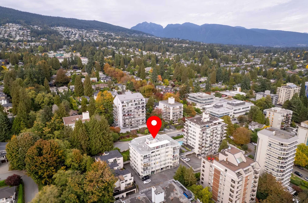 402 1750 ESQUIMALT AVENUE, West Vancouver BC V7V 1R8, West Vancouver BC — Residential for Sale - Photo 2