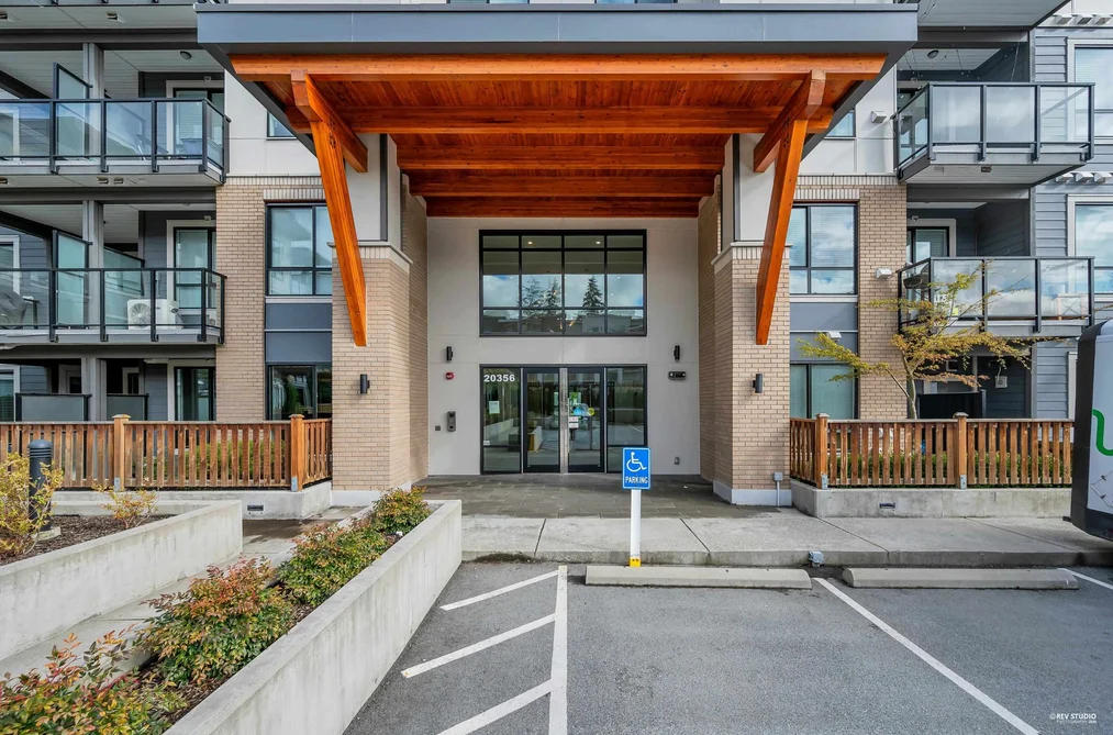 Condo for sale at 402 20356 72b Avenue Langley British Columbia - MLS: R3120178