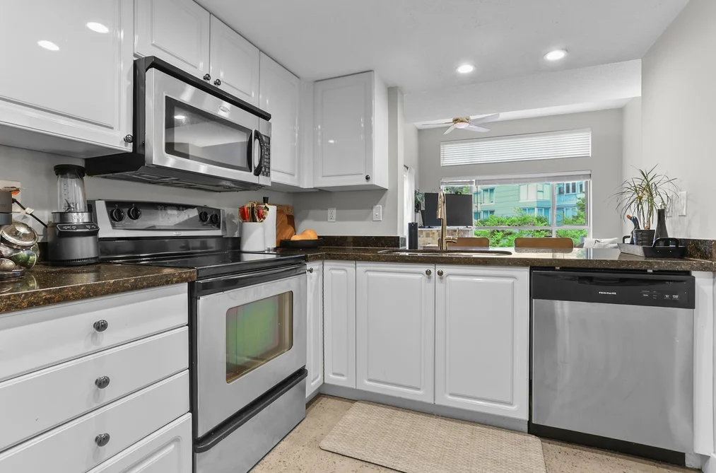 402 220 NEWPORT DRIVE, Port Moody BC V3H 5B8, Port Moody BC — Residential for Sale - Photo 5