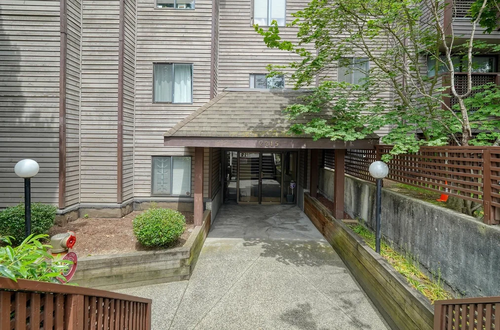 Condo for sale at 402 2215 Dundas Street Vancouver British Columbia - MLS: R3087164