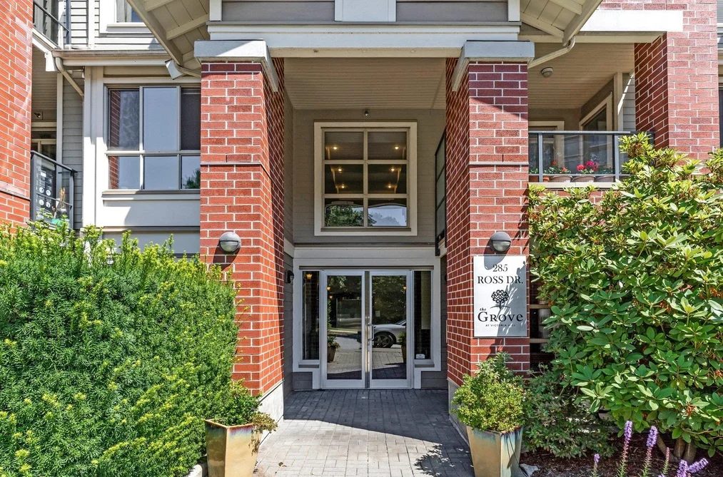402 285 ROSS DRIVE, New Westminster BC V3L 0B9, New Westminster BC — Residential for Sale - Photo 2
