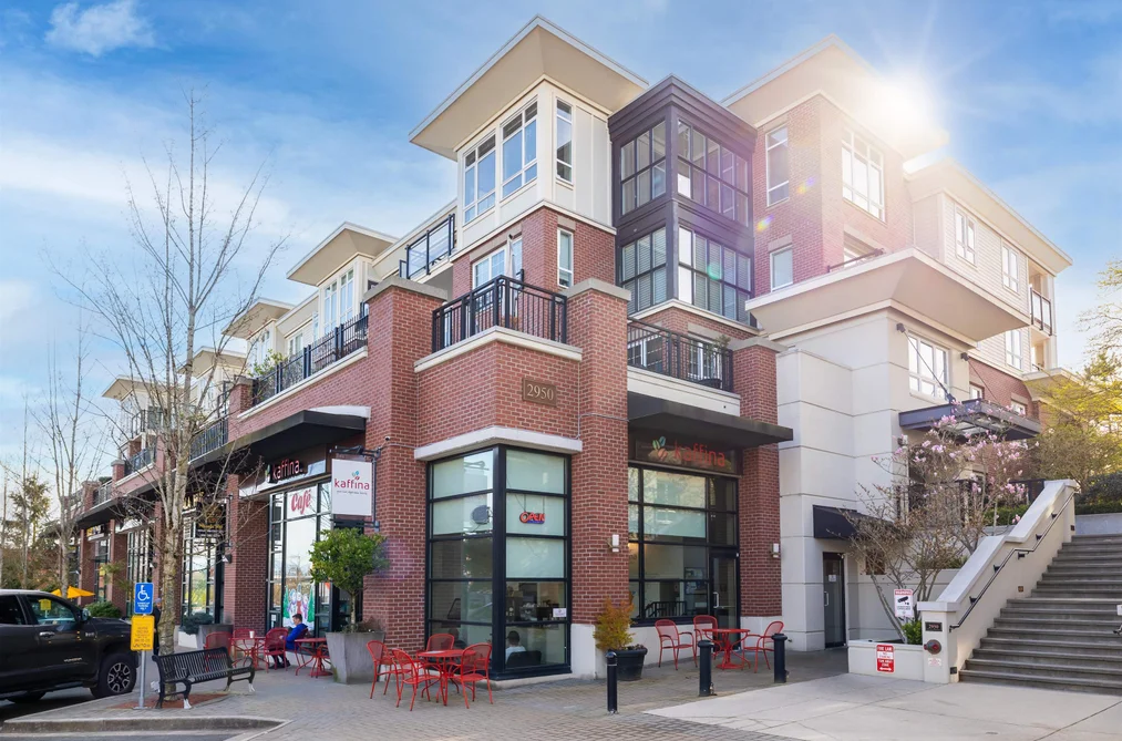 Condo for sale at 402 2950 King George Boulevard Surrey British Columbia - MLS: R3111439