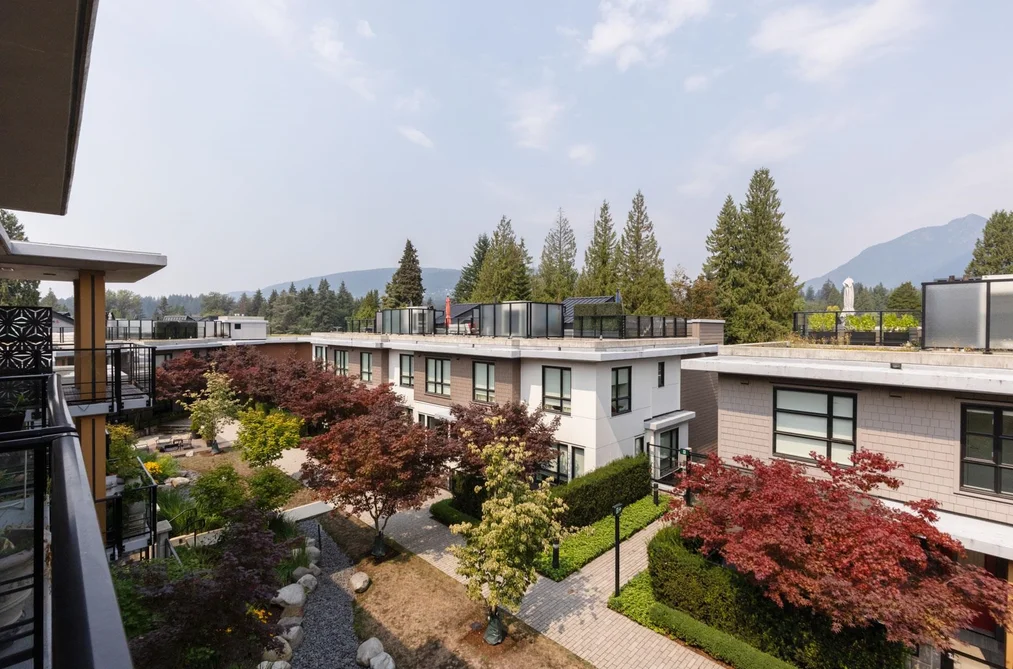 Condo for sale at 402 3220 Connaught Crescent North Vancouver British Columbia - MLS: R3156342