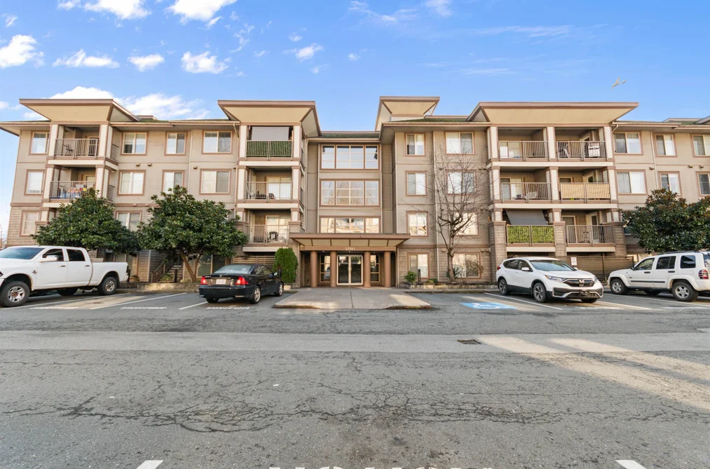 Condo for sale at 402 45561 Yale Road Chilliwack British Columbia - MLS: R3088894
