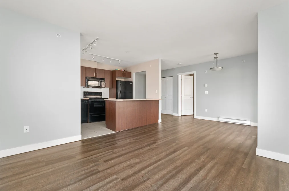 402 45561 YALE ROAD, Chilliwack BC V2P 0A8, Chilliwack BC — Residential for Sale - Photo 2