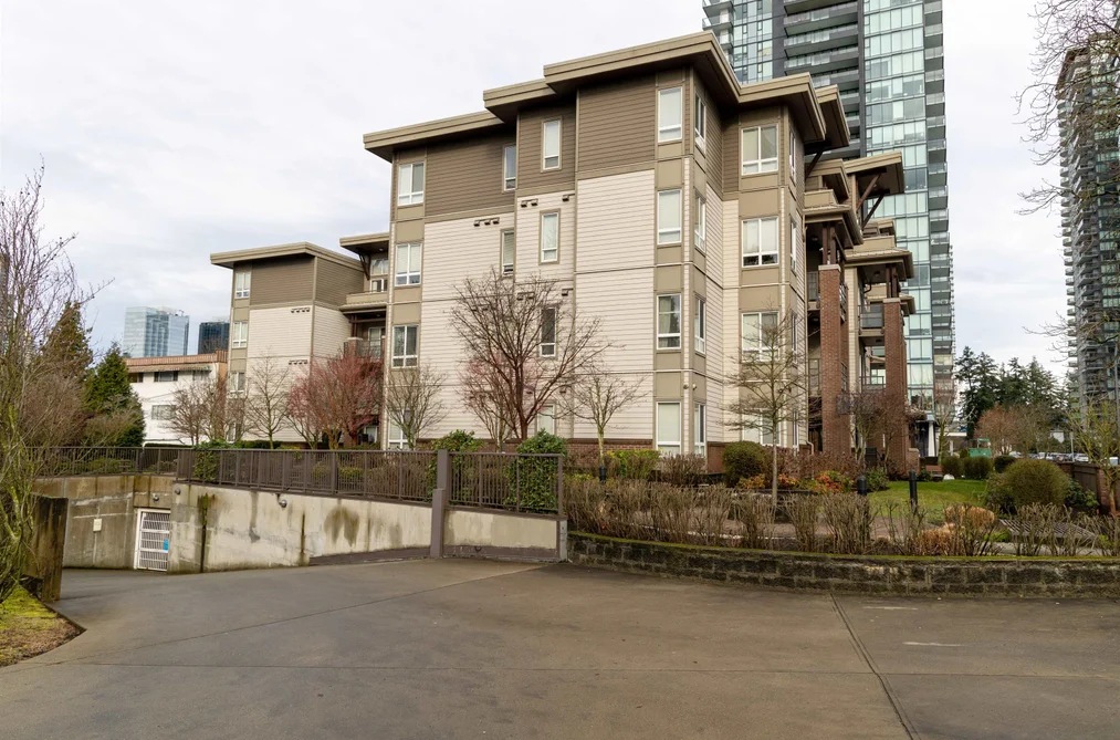 402 6875 DUNBLANE AVENUE, Burnaby BC V5H 3K6, Burnaby BC — Residential for Sale - Photo 2