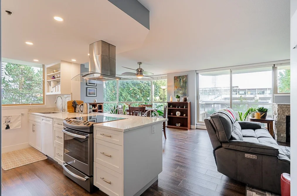 Condo for sale at 402 728 Farrow Street Coquitlam British Columbia - MLS: R3092046