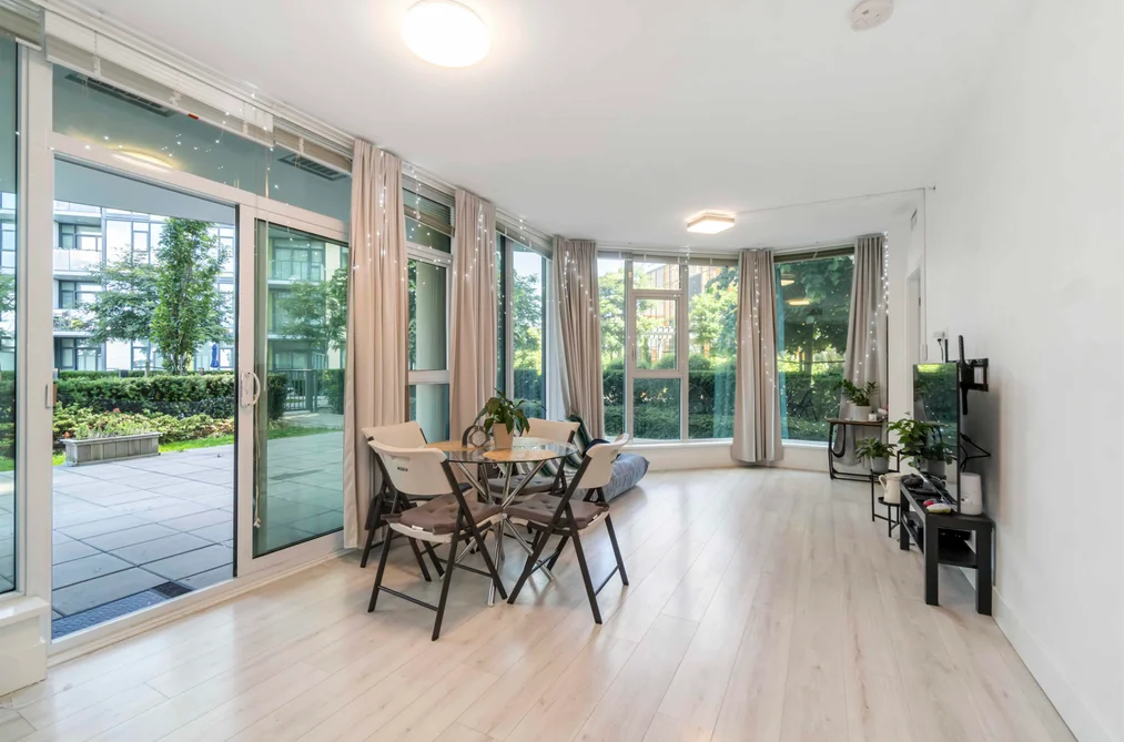 Condo for sale at 402 7388 Kingsway Burnaby British Columbia - MLS: R3092440