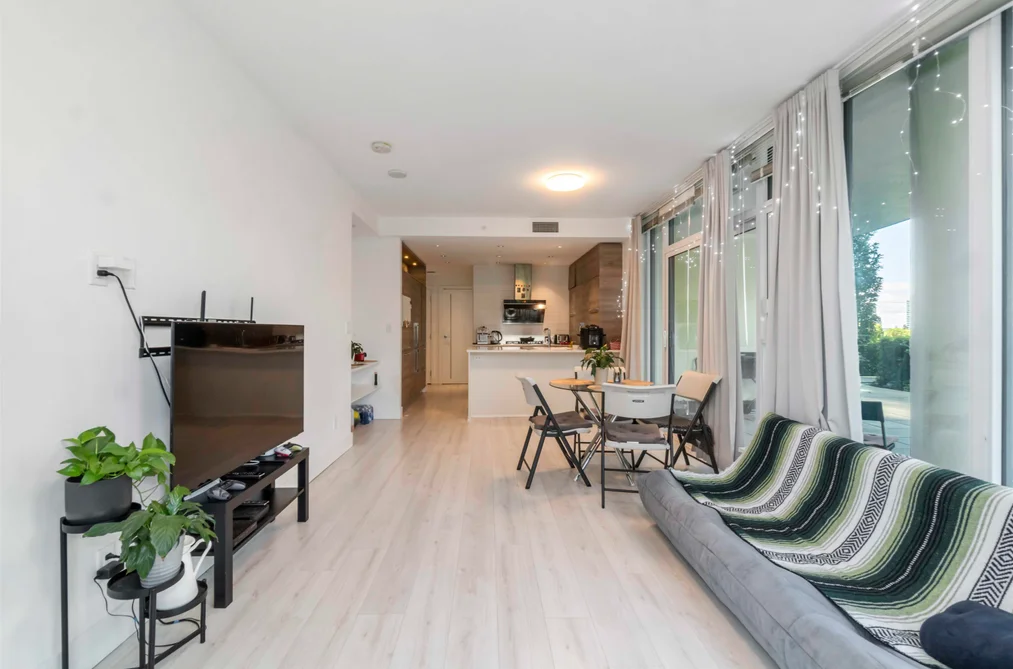 402 7388 KINGSWAY, Burnaby BC V3N 0G9, Burnaby BC — Residential for Sale - Photo 2