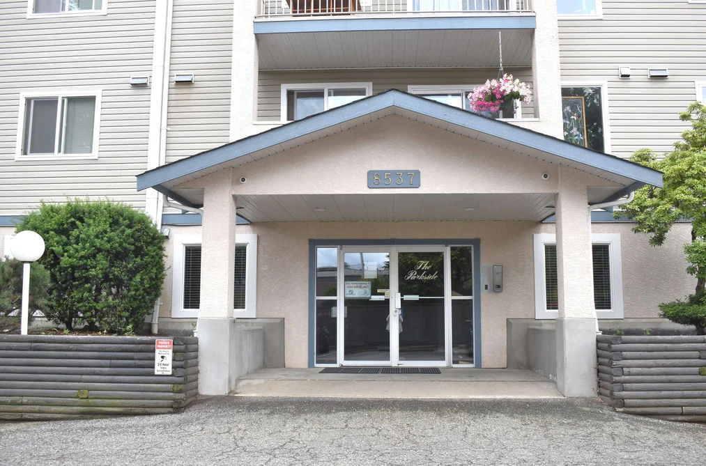 Condo for sale at 402 8537 Young Road Chilliwack British Columbia - MLS: R3135404