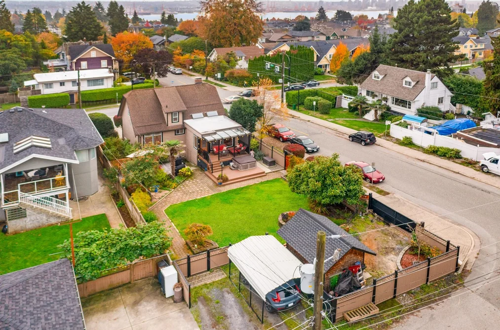 402 E 13th Street, North Vancouver, BC - MLS: R3179397 - Photo 1 402 E 13th Street, North Vancouver, BC - MLS: R3179397 - Photo 1