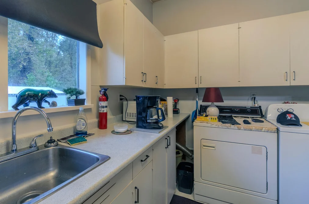 40267 Government Road, Squamish, BC - House for Sale - Photo 11 of 25 40267 Government Road, Squamish, BC - House for Sale - Photo 11 of 25