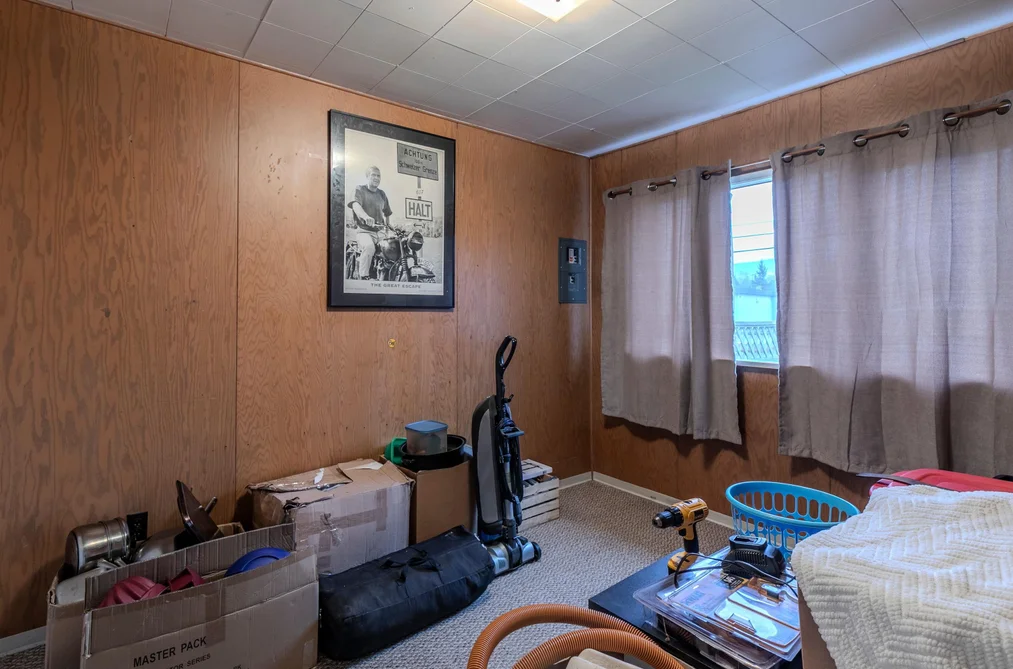 40267 Government Road, Squamish, BC - House for Sale - Photo 18 of 25 40267 Government Road, Squamish, BC - House for Sale - Photo 18 of 25