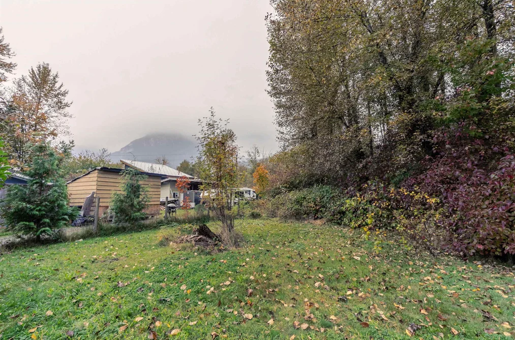 40267 Government Road, Squamish, BC - House for Sale - Photo 23 of 25 40267 Government Road, Squamish, BC - House for Sale - Photo 23 of 25