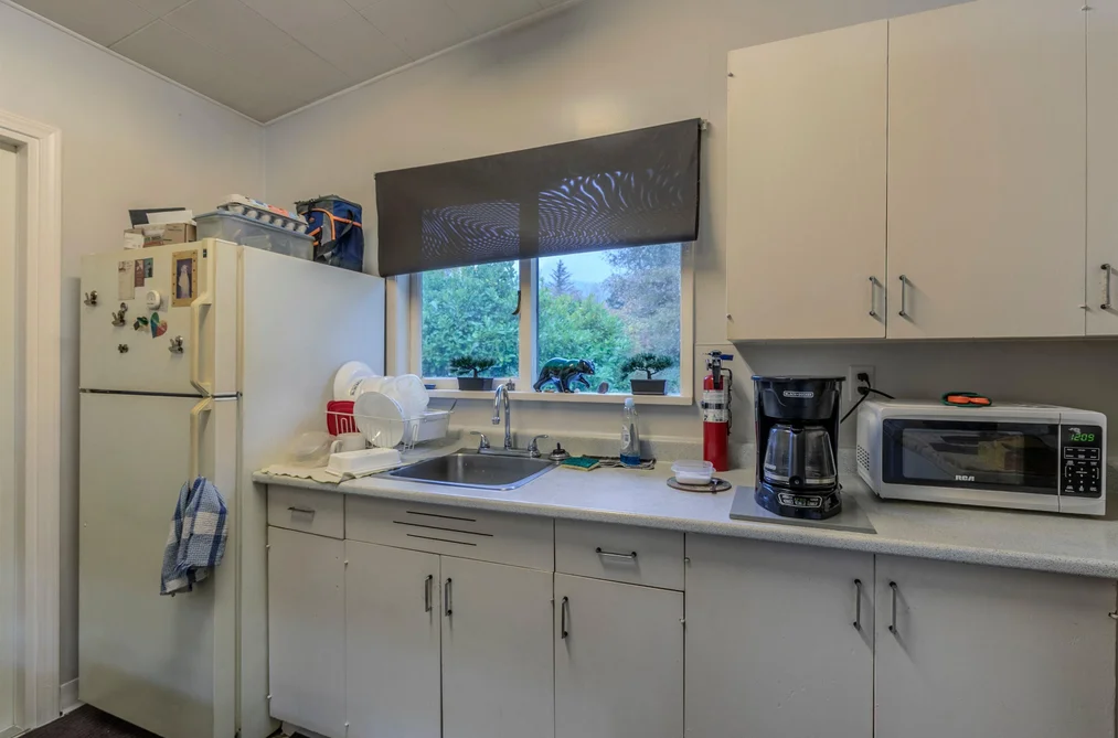 40267 Government Road, Squamish, BC - House for Sale - Photo 9 of 25 40267 Government Road, Squamish, BC - House for Sale - Photo 9 of 25