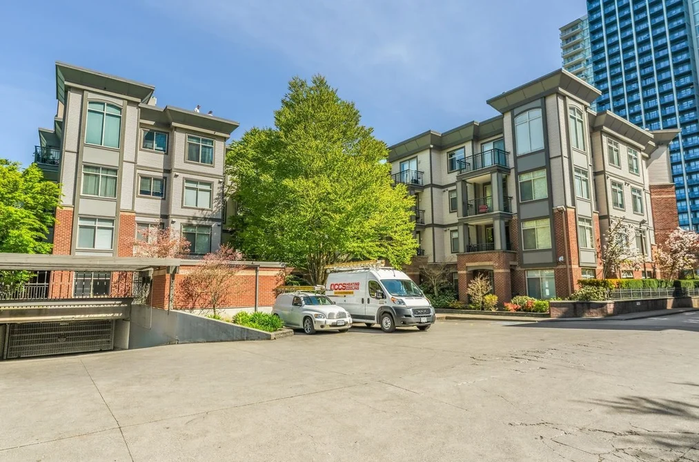 Condo for sale at 403 10499 University Drive Surrey British Columbia - MLS: R3143165