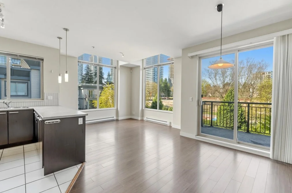 403 10499 UNIVERSITY DRIVE, Surrey, BC — Residential for Sale — Photo 3 of 22