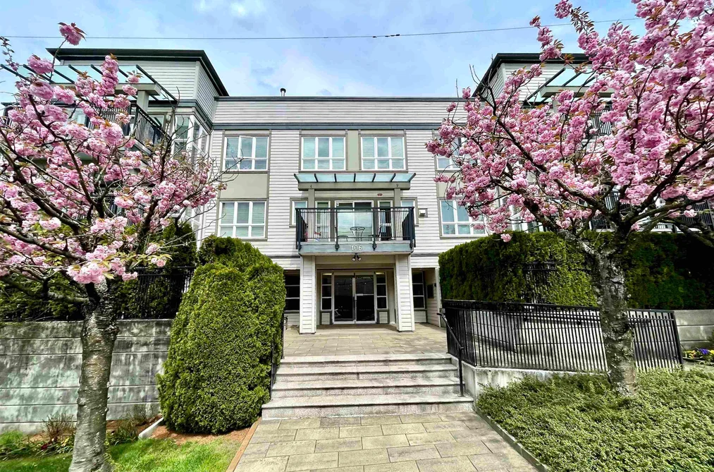 Condo for sale at 403 106 W Kings Road North Vancouver British Columbia - MLS: R3093622
