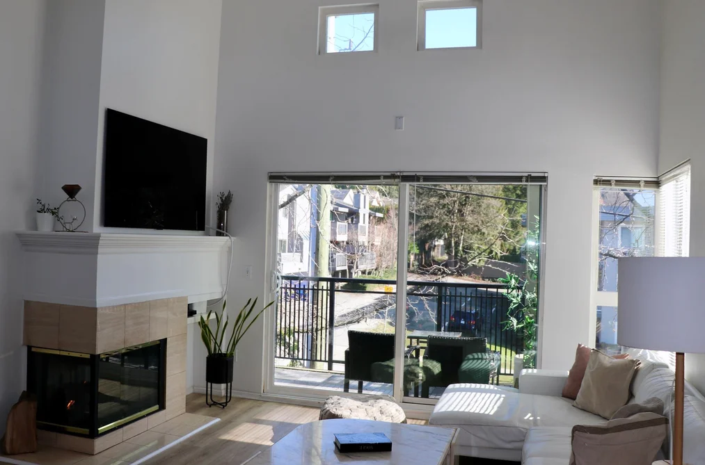 403 106 W KINGS ROAD, North Vancouver BC V7N 2L8, North Vancouver BC — Residential for Sale - Photo 2