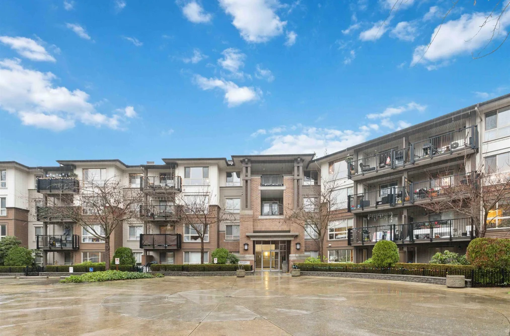 Condo for sale at 403 11665 Haney Bypass Maple Ridge British Columbia - MLS: R3075838
