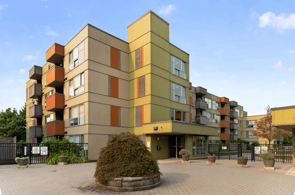 Condo for sale at 403 12075 228 Street Maple Ridge British Columbia - MLS: R3152866