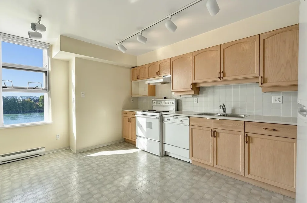403-1250 Quayside Drive, New Westminster, BC - Condo for Sale - Photo 10 of 36 403-1250 Quayside Drive, New Westminster, BC - Condo for Sale - Photo 10 of 36