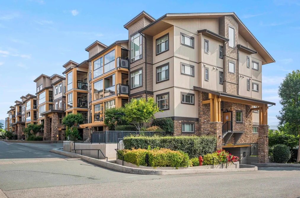 Condo for sale at 403 12655 190a Street Pitt Meadows British Columbia - MLS: R3102195