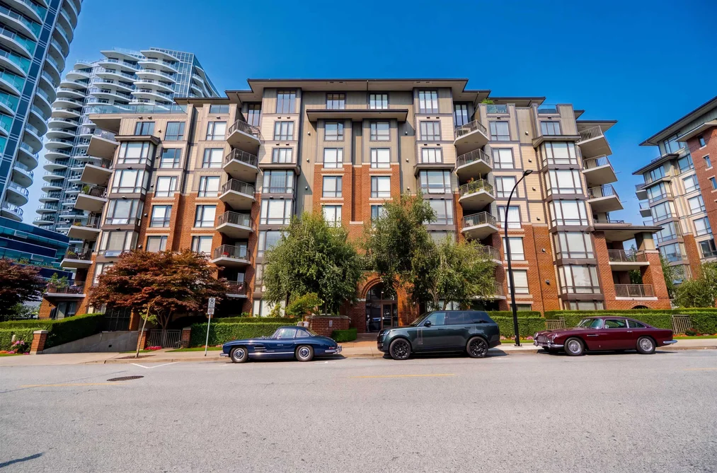 Condo for sale at 403 1551 Foster Street White Rock British Columbia - MLS: R3154752