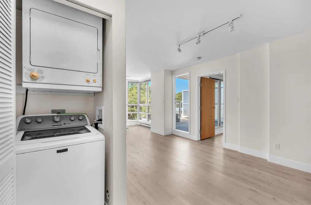 403 1818 WEST 6TH AVENUE, Vancouver BC V6J 1R6, Vancouver BC — Residential for Sale — Photo 2 of 37