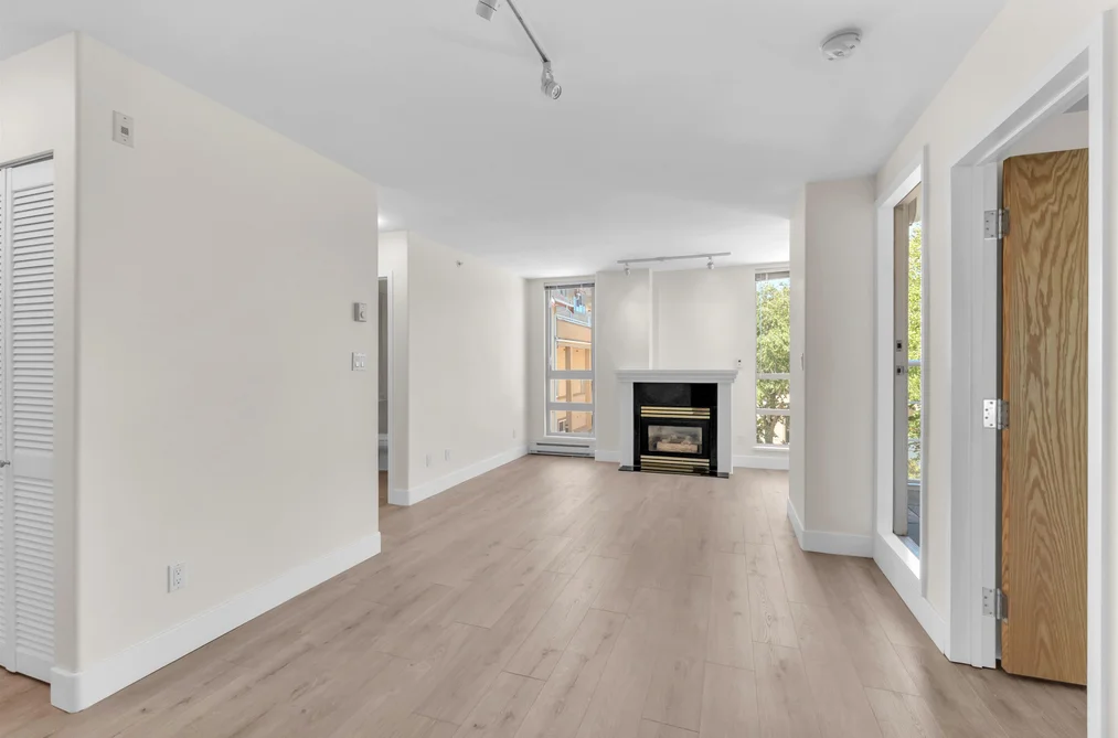403 1818 WEST 6TH AVENUE, Vancouver BC V6J 1R6, Vancouver BC — Residential for Sale — Photo 3 of 37