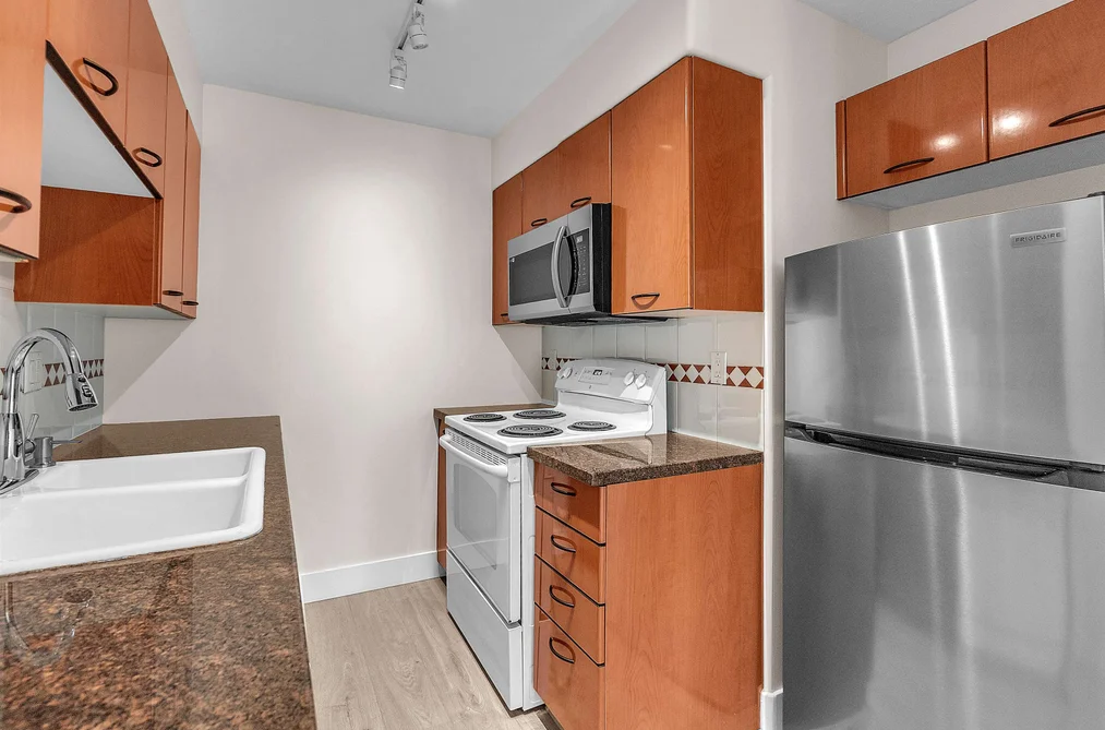 403 1818 WEST 6TH AVENUE, Vancouver BC V6J 1R6, Vancouver BC — Residential for Sale — Photo 8 of 37