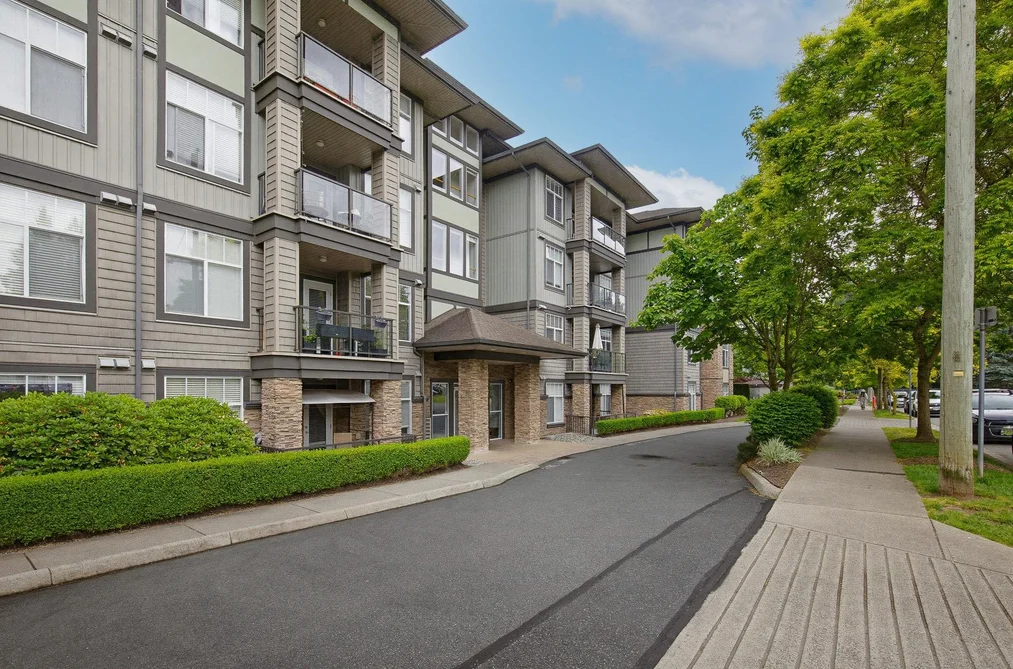 403 2068 SANDALWOOD CRESCENT, Abbotsford BC V2S 3H6, Abbotsford BC — Residential for Sale - Photo 2