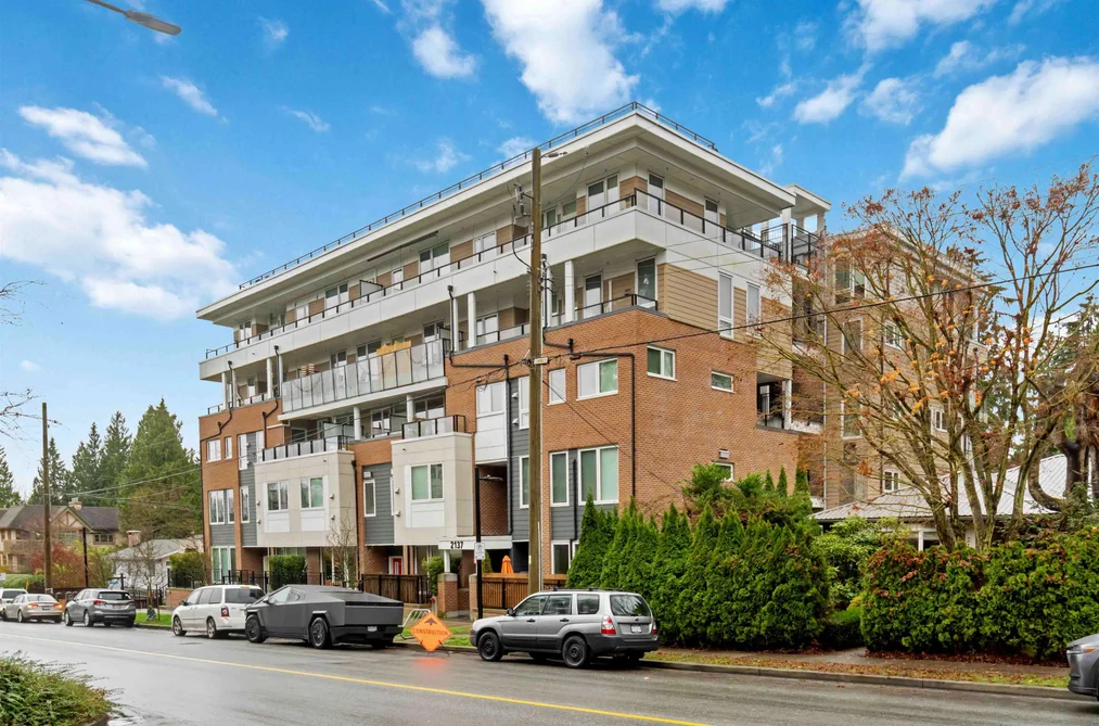 Condo for sale at 403 2137 Chesterfield Avenue North Vancouver British Columbia - MLS: R3124874