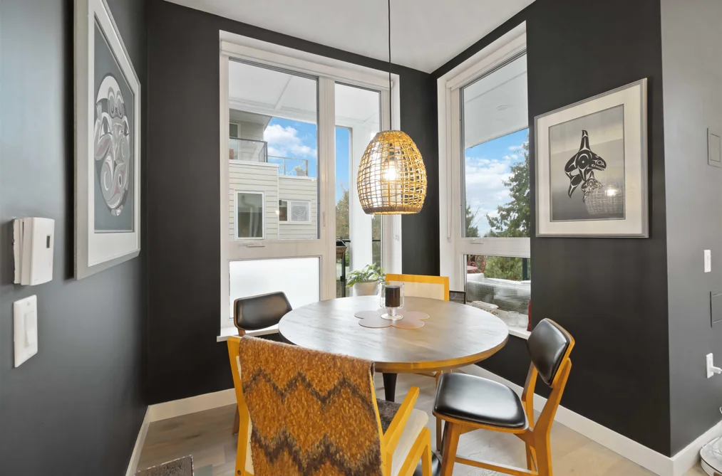 403 2137 CHESTERFIELD AVENUE, North Vancouver BC V7M 2P7, North Vancouver BC — Residential for Sale - Photo 2