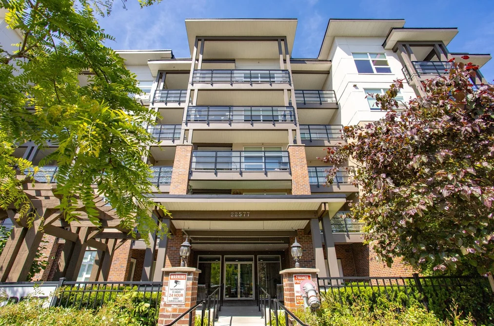 Condo for sale at 403 22577 Royal Crescent Maple Ridge British Columbia - MLS: R3128757