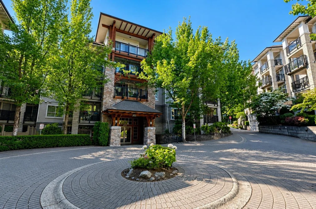 Condo for sale at 403 2958 Silver Springs Boulevard Coquitlam British Columbia - MLS: R3136718