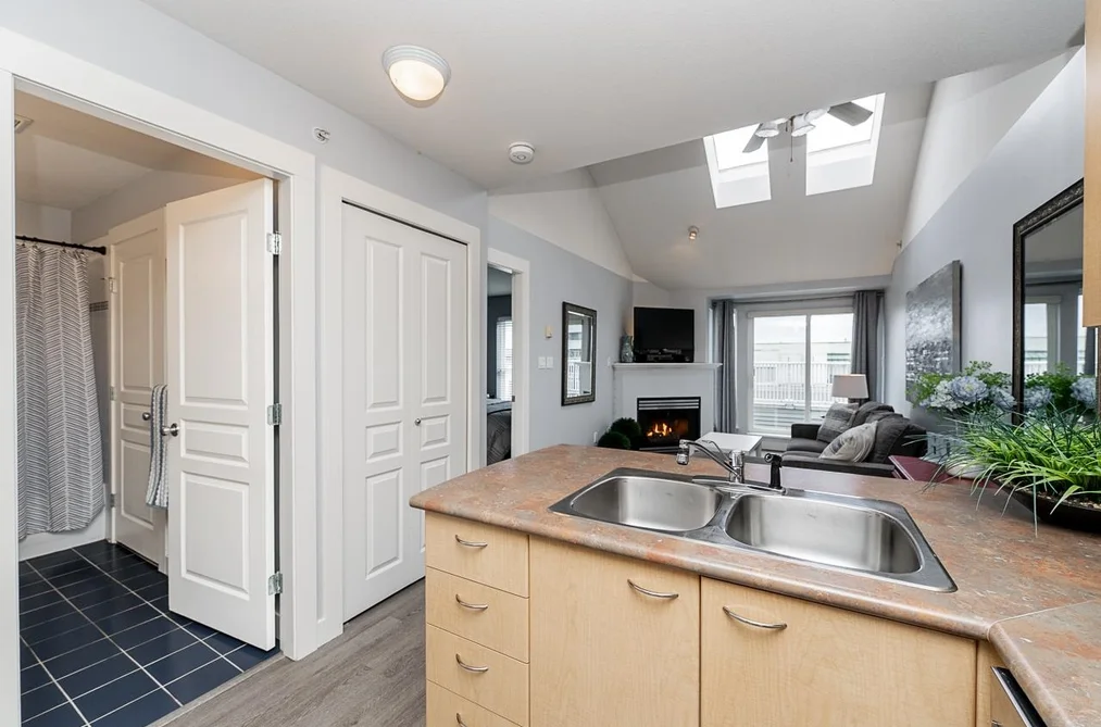 403 3939 HASTINGS STREET, Burnaby BC V5C 2H8, Burnaby BC — Residential for Sale — Photo 8 of 39