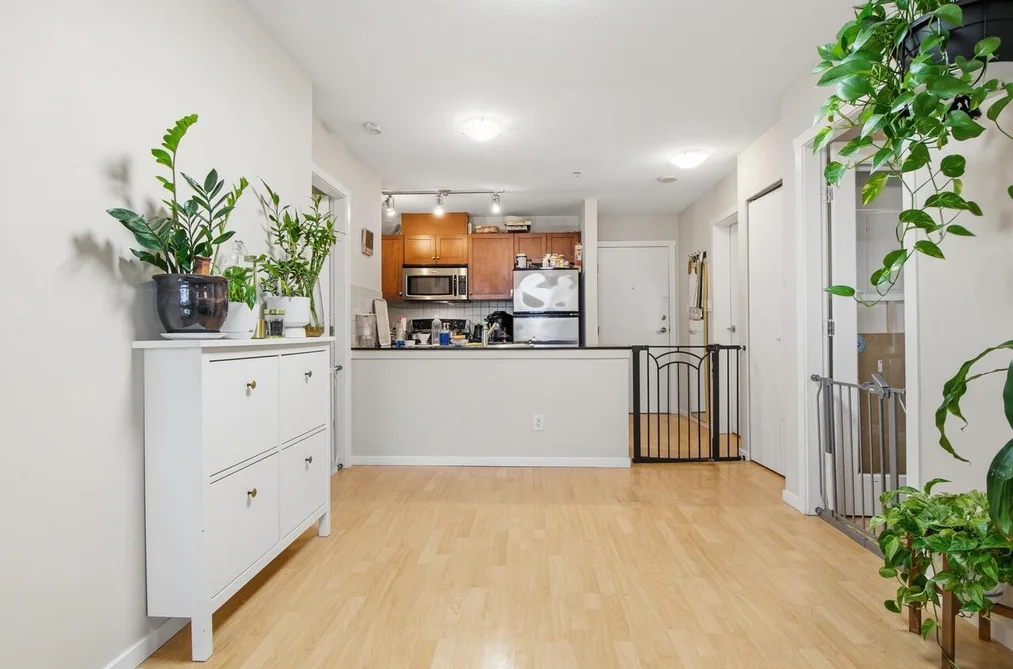 403 415 E COLUMBIA STREET, New Westminster BC V3L 0B4, New Westminster BC — Residential for Sale - Photo 6