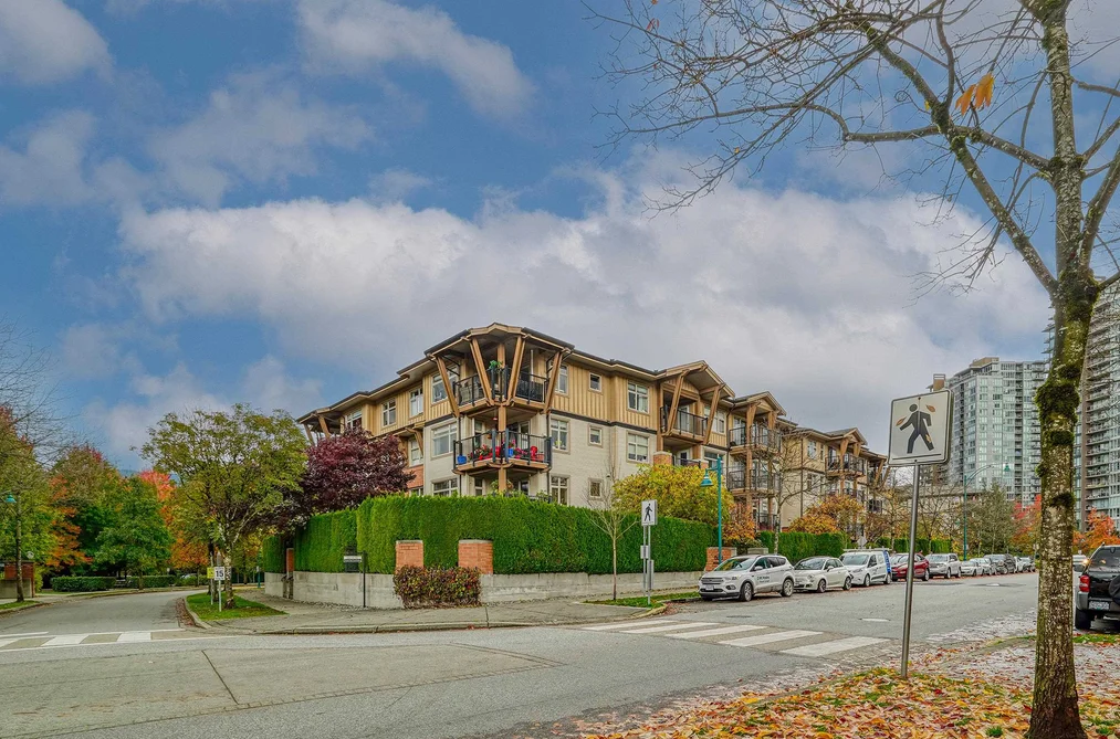 500 Klahanie Dr Unit 403, Port Moody, BC - MLS: R3170408