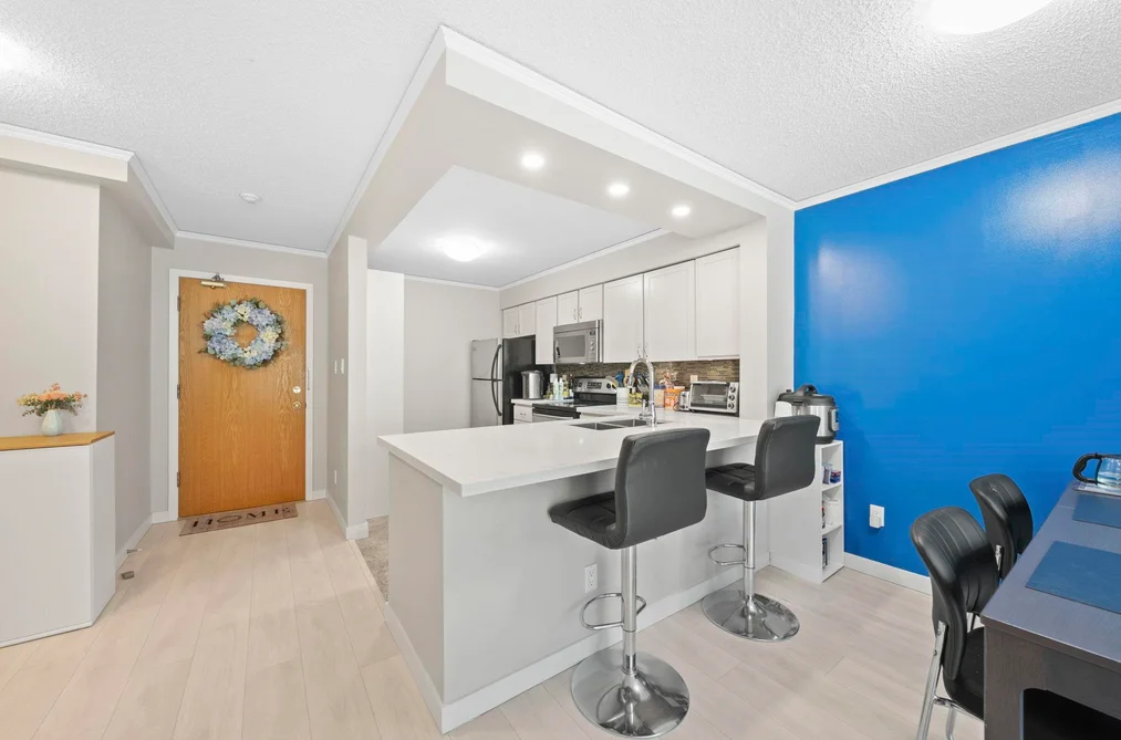 403 6070 MCMURRAY AVENUE, Burnaby BC V5H 4J3, Burnaby BC — Residential for Sale - Photo 2