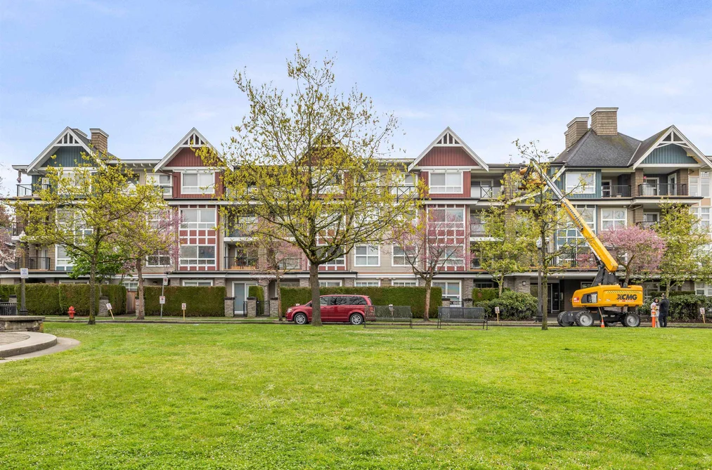 403 7088 MONT ROYAL SQUARE, Vancouver BC V5S 4X7, Vancouver BC — Residential for Sale - Photo 2