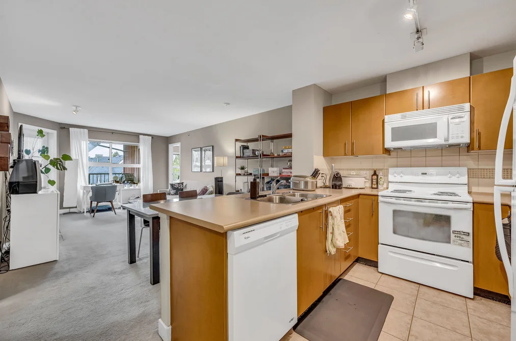 403 7088 MONT ROYAL SQUARE, Vancouver BC V5S 4X7, Vancouver BC — Residential for Sale - Photo 3