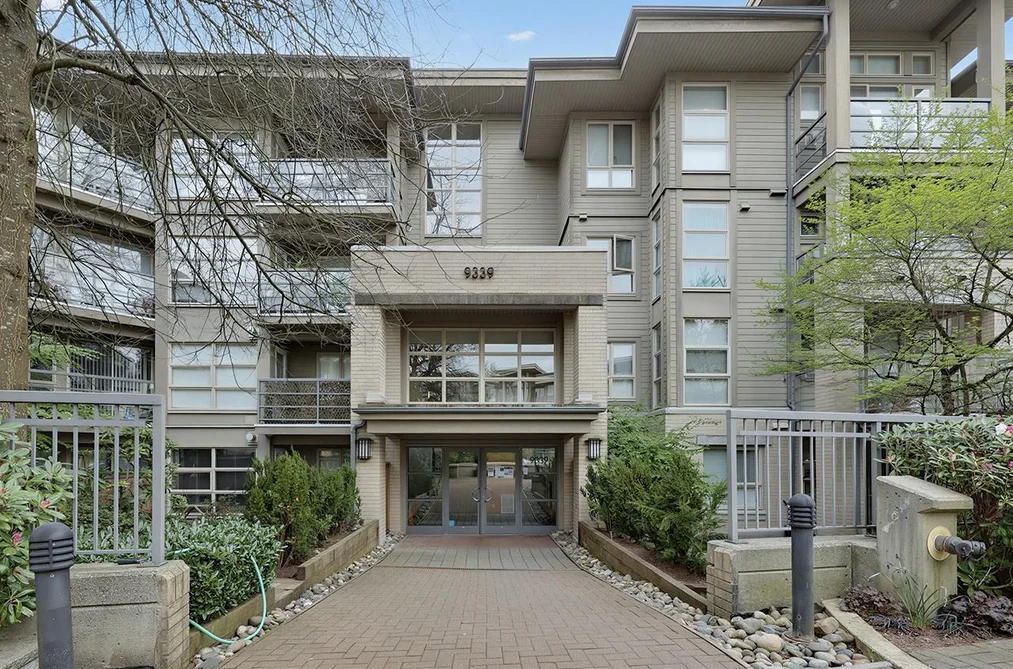 Condo for sale at 403 9339 University Crescent Burnaby British Columbia - MLS: R3120650