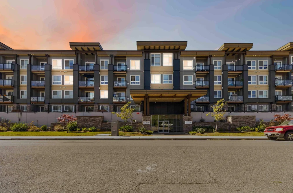 Condo for sale at 403 9450 Robson Street Chilliwack British Columbia - MLS: R3155149