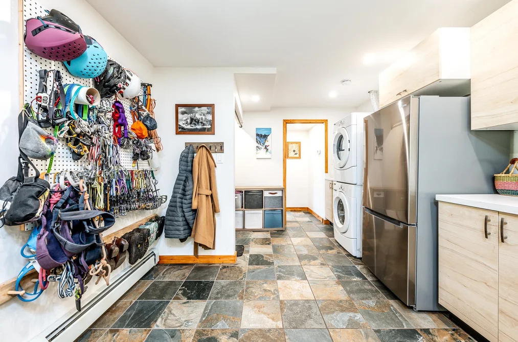 4030 MIDNIGHT WAY, Squamish BC V0N 1H0, Squamish BC — Residential for Sale - Photo 2